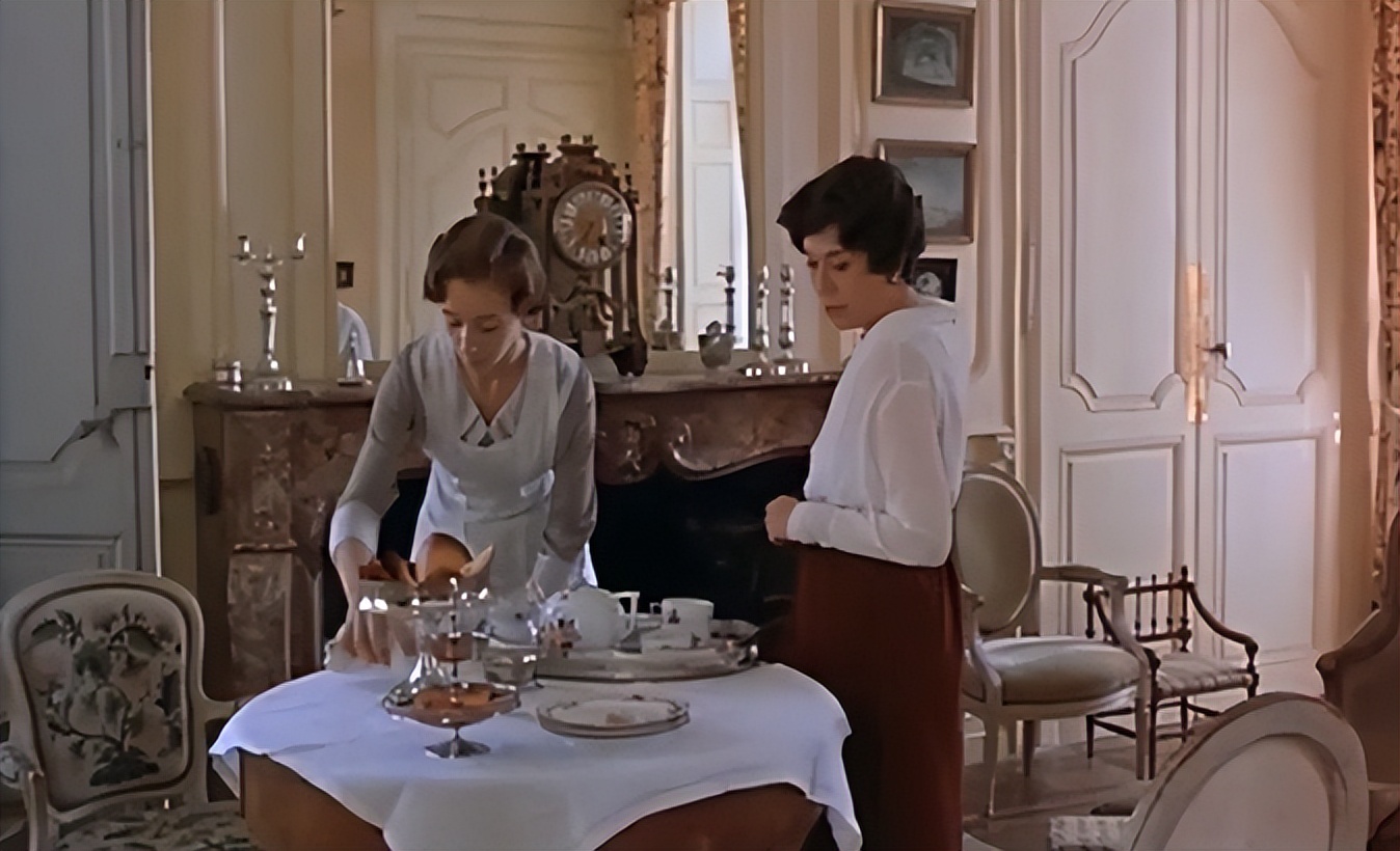 震动法国！女佣姐妹血腥狂欢、虐杀雇主一家，却被崇拜是正义化身