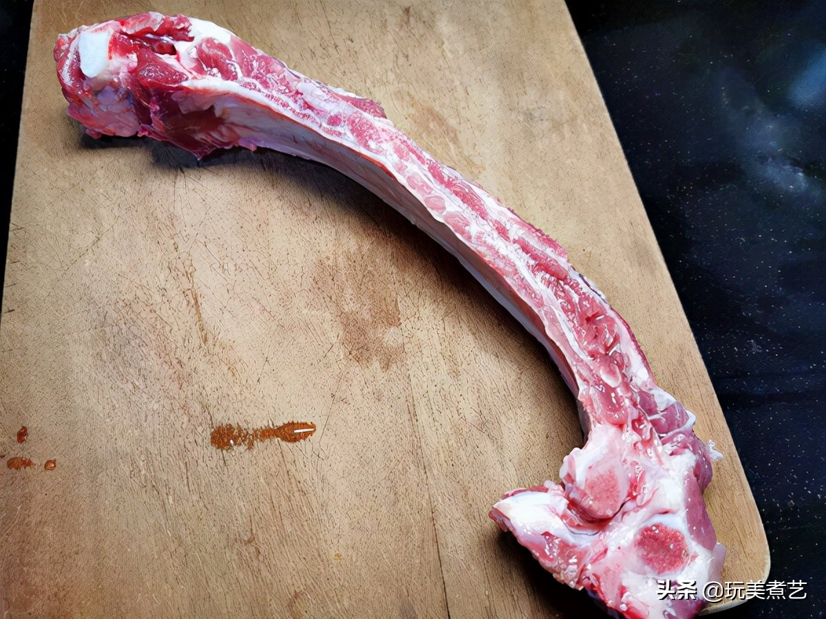 好吃到嗦手指头的南瓜、板栗围绕着排骨，就是香