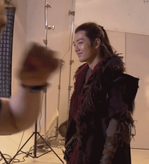 肖战各种深入人心的笑容，尤其是害羞时的笑，看不够啊