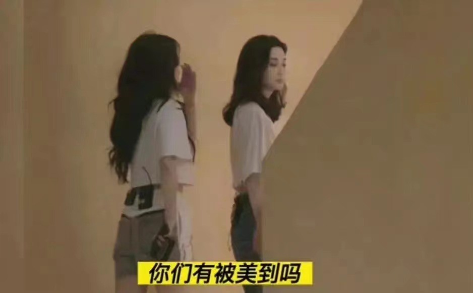 41岁阿娇瘦得太夸张！和阿sa一起现身大抢风头，穿T恤变美少女