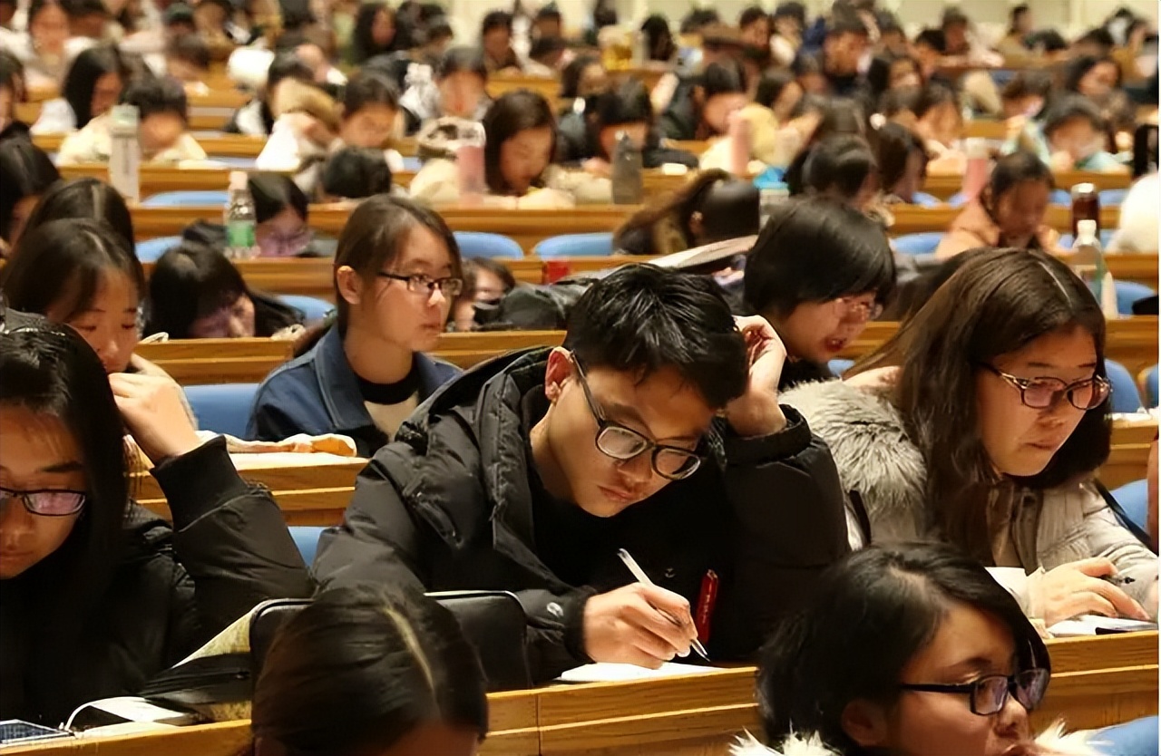 这4个专业已严重饱和，研究生的就业压力也不小，考生要慎重选择