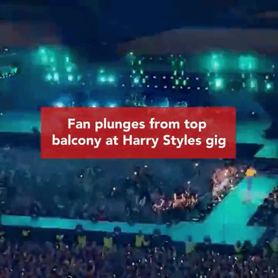 著名歌手“哈卷”台上演出，歌迷意外从三楼坠落，奇迹般只是轻伤