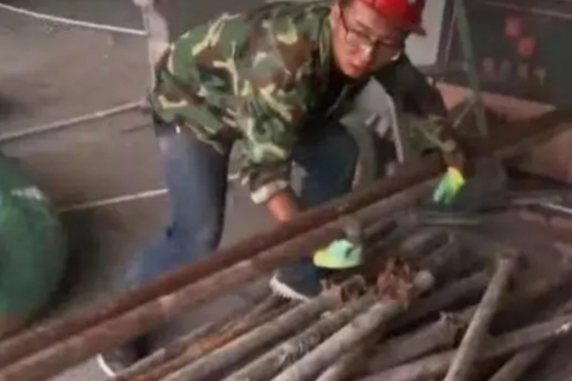 他曾在高考率先走出考场，本以为是个“青铜”，通知书却打脸众人