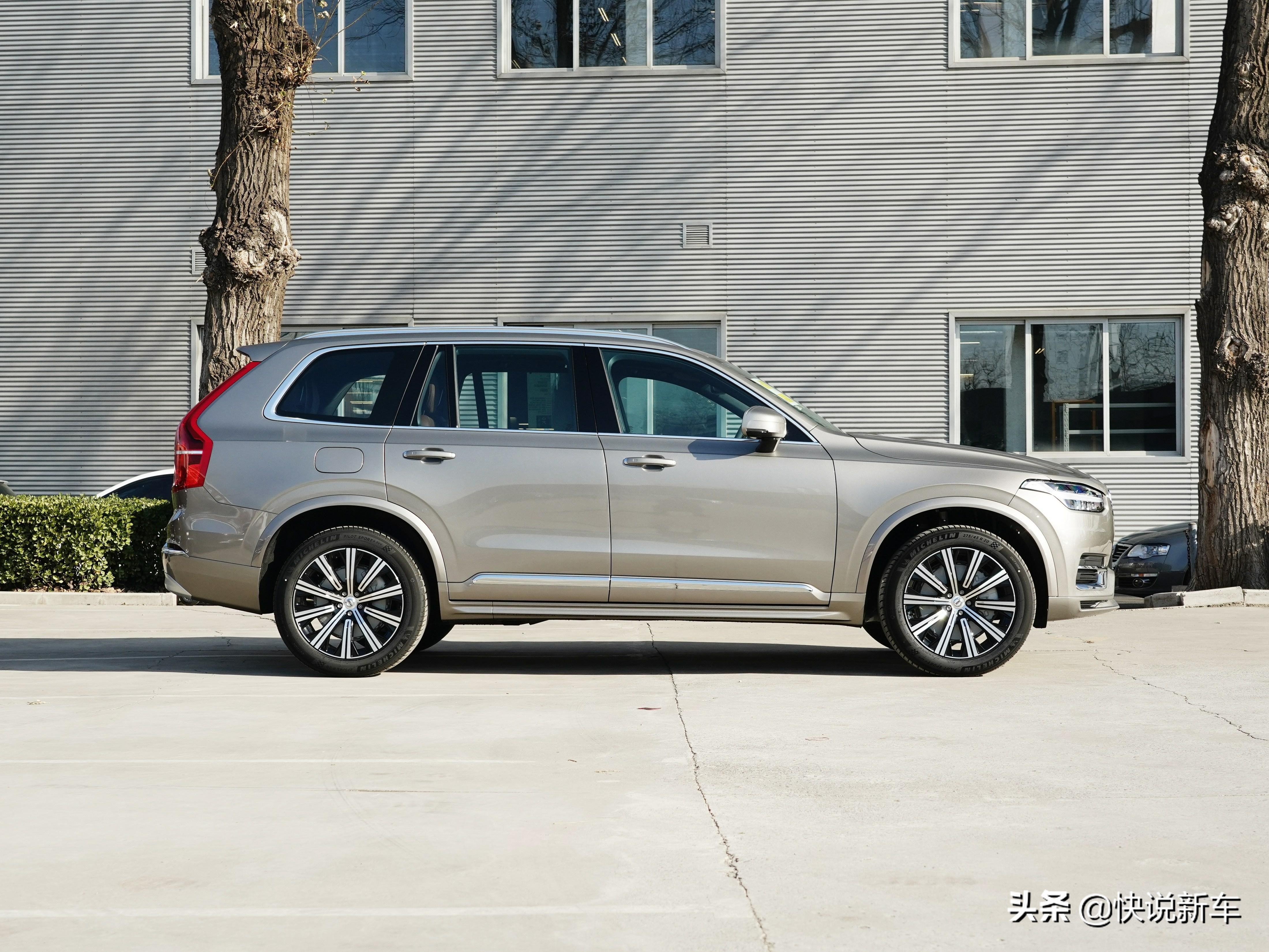 综合油耗8.8L/100km，安全著称，7座，实拍沃尔沃XC90