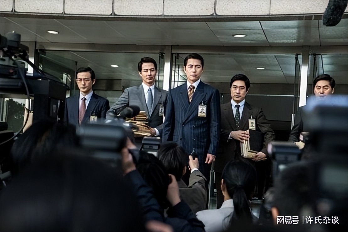 韩国经典电影《王者》——用丑闻掩盖另一个丑闻
