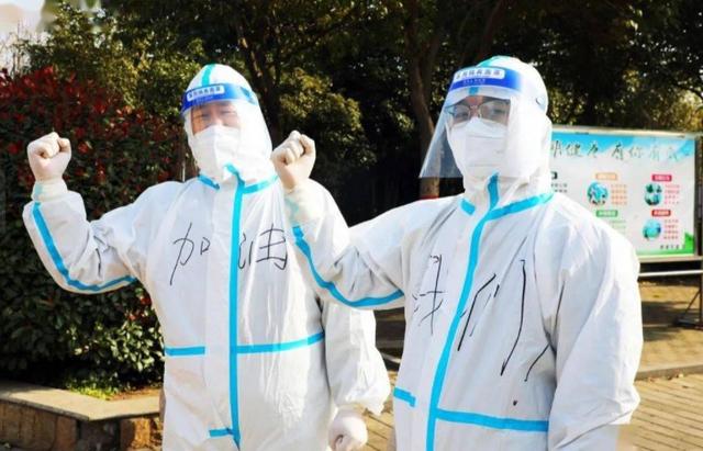 北京疫情出现新变动，部分中小学停止线下授课，家长悲痛万分