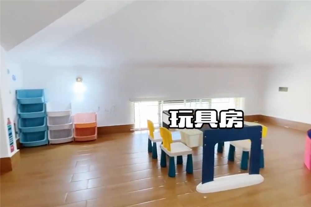 一家六口的405㎡顶层大宅：巧妙利用阁楼，装修出9室4厅5卫