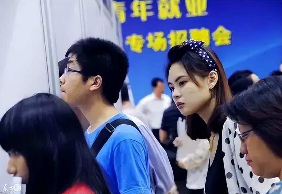 再优秀的专科生也不如本科生？专科生算大学生吗？官方给出答案