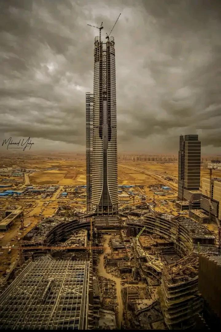 8米 78层埃及 新开罗iconic tower10这栋楼的设计还挺有特点的,但是