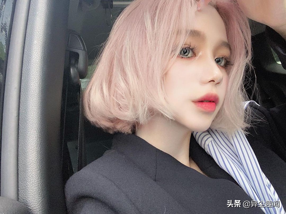 真人芭比娃娃、短发精灵系美女「白皙完美侧颜」爆红全网