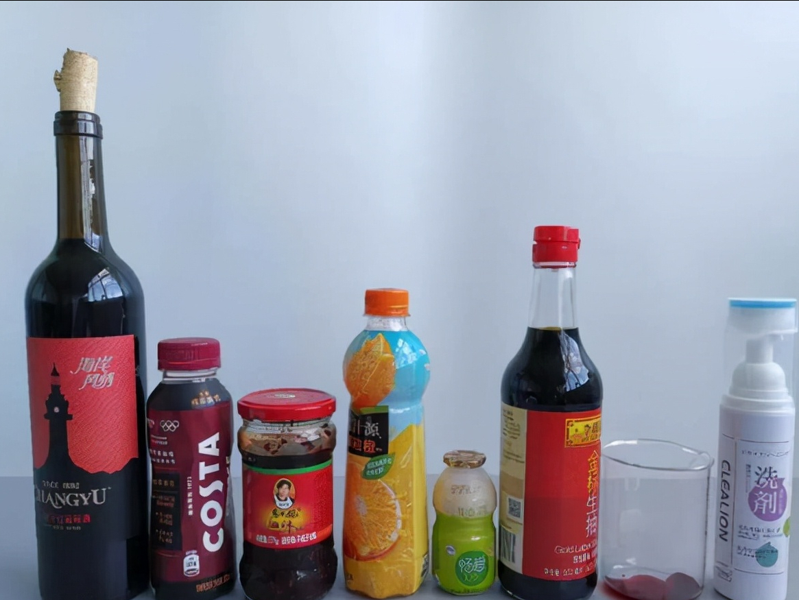 羽绒服脏了？千万别水洗！教你正确的做法，轻轻一擦，就干干净净