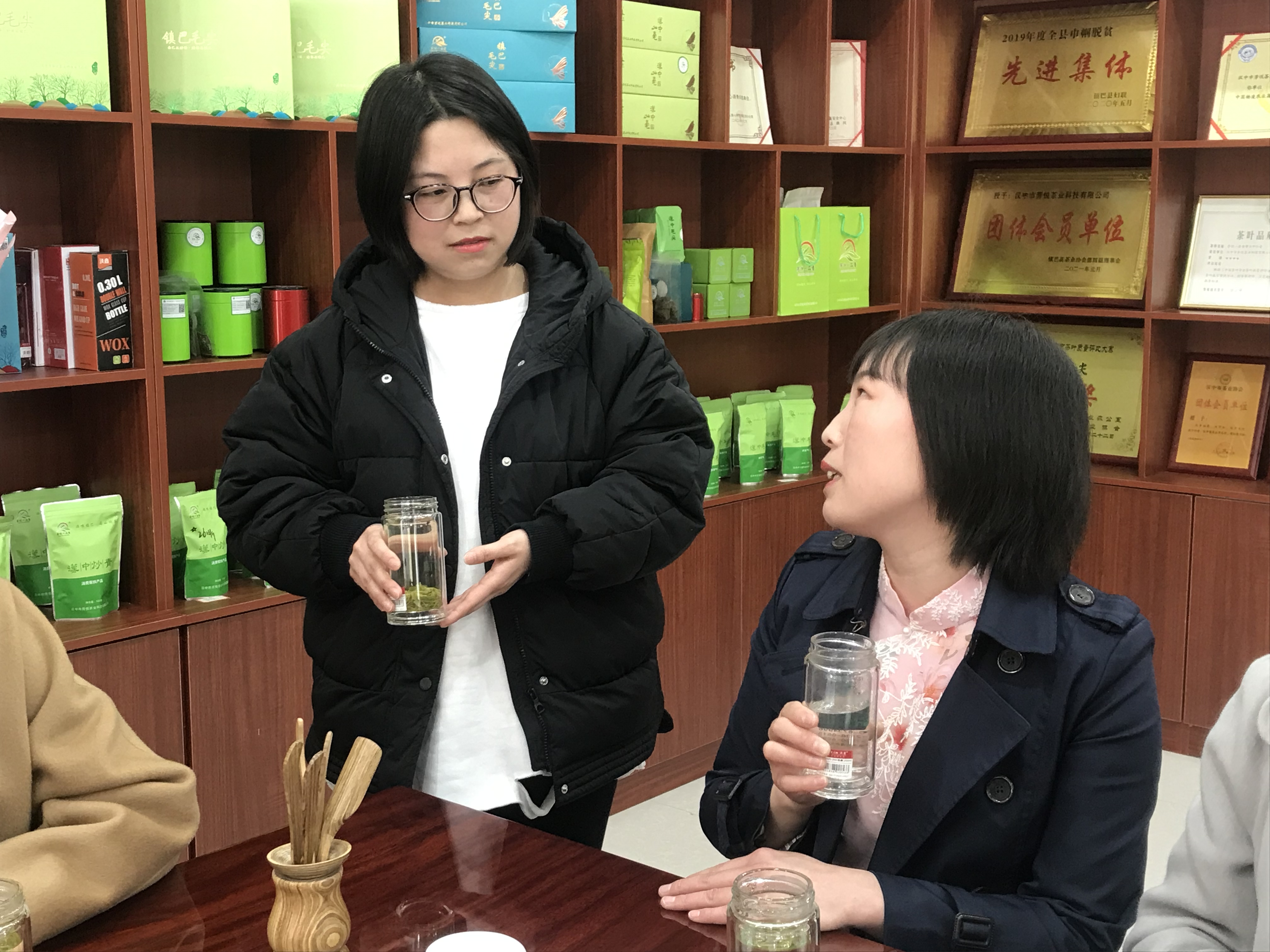 花语芬芳，茶香弥漫——镇巴县人民检察院喜迎“3.8国际妇女节”
