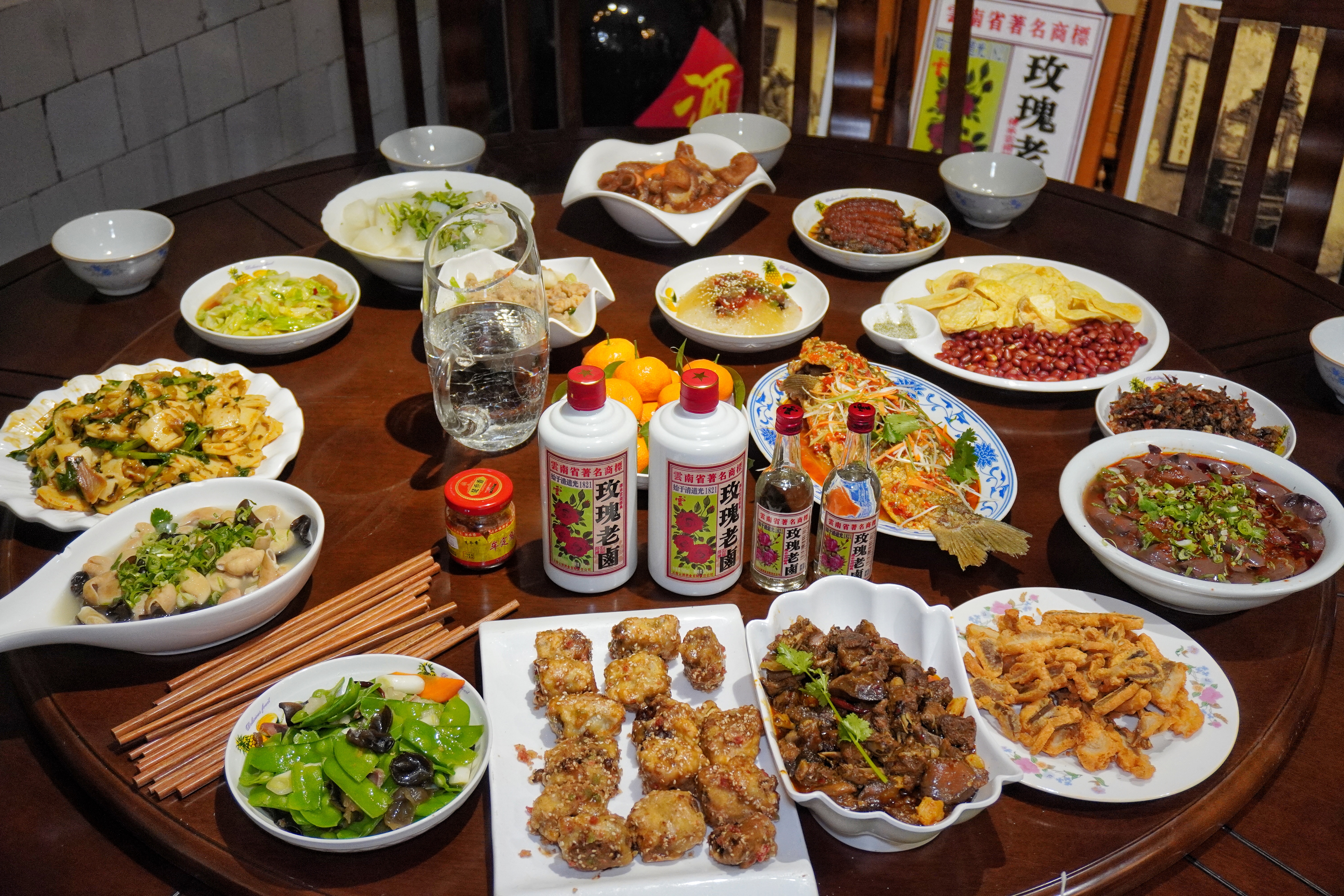 有40年经验的昆明乡村大厨，还原老昆明传统年味猪八碗，道道经典