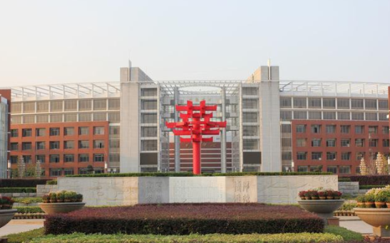 国内排名前十的高中，雅礼中学排名第五，衡水中学未能成为榜首