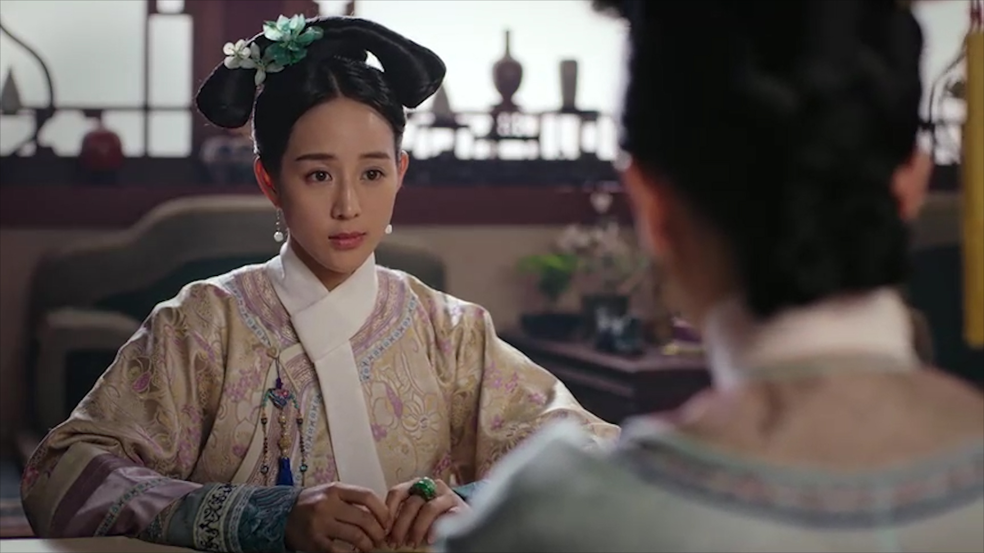 八种造型竟讲完了海兰的一生：争宠只靠描眉，至死不爱渣龙