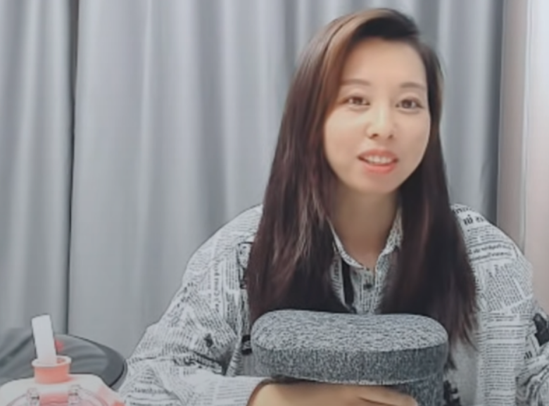 怀三胎？田静小腹隆起，姚威心疼现身直播间炒菜，她早有三胎想法