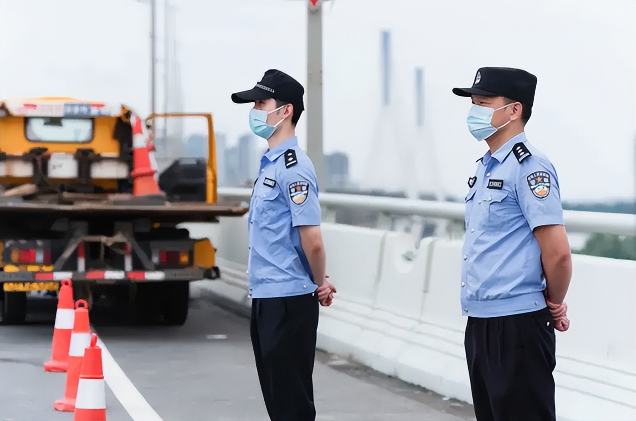 原来协警是临时工，辅警才是“正式工”虽是一字之别但差距明显