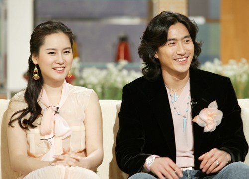 韩国足球明星安贞焕老婆（46岁安贞焕胖了不少！他的妻子李惠媛曾是韩国小姐，如今依旧美丽）