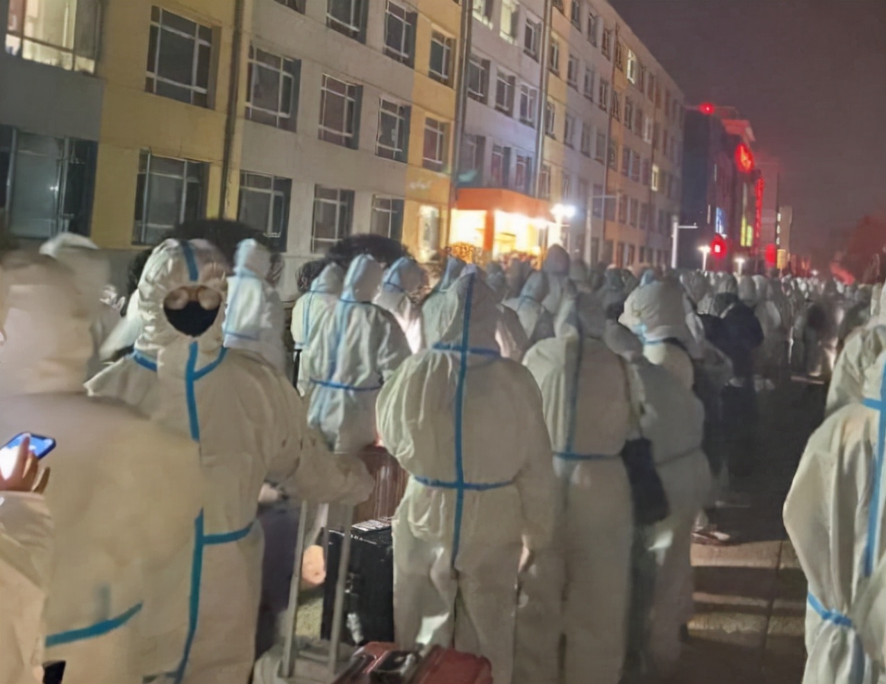 吉林一中职男生隔离在女寝，翻女生物品并拍照，学校：已批评教育