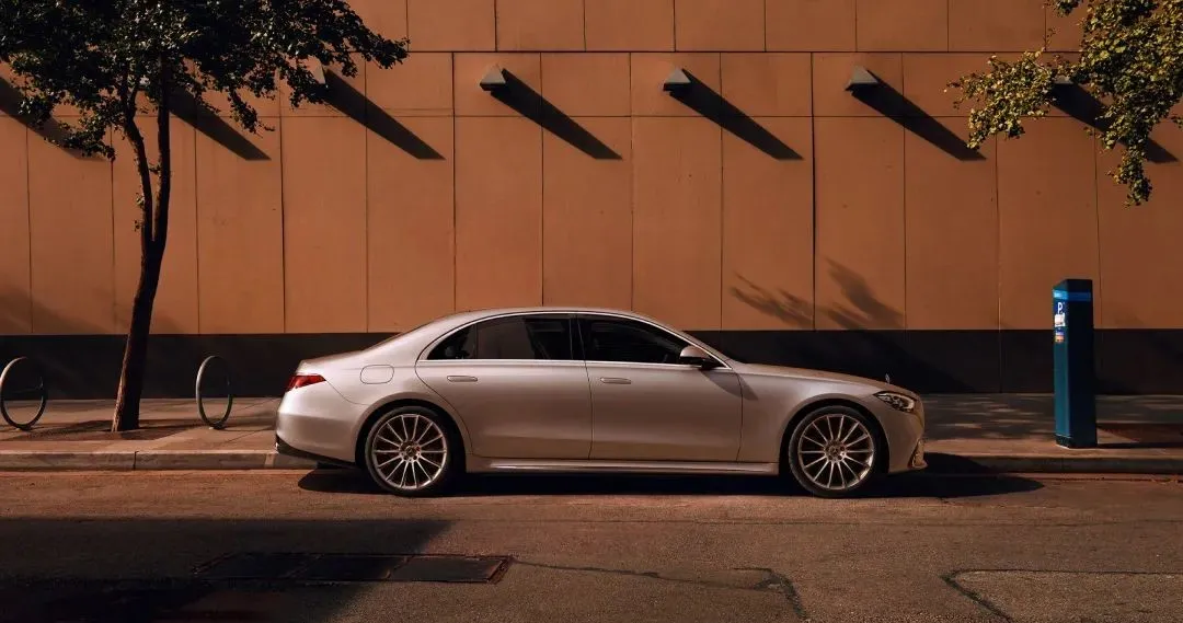 跑车的操控,豪车的舒适,这台保时捷比奔驰更香?