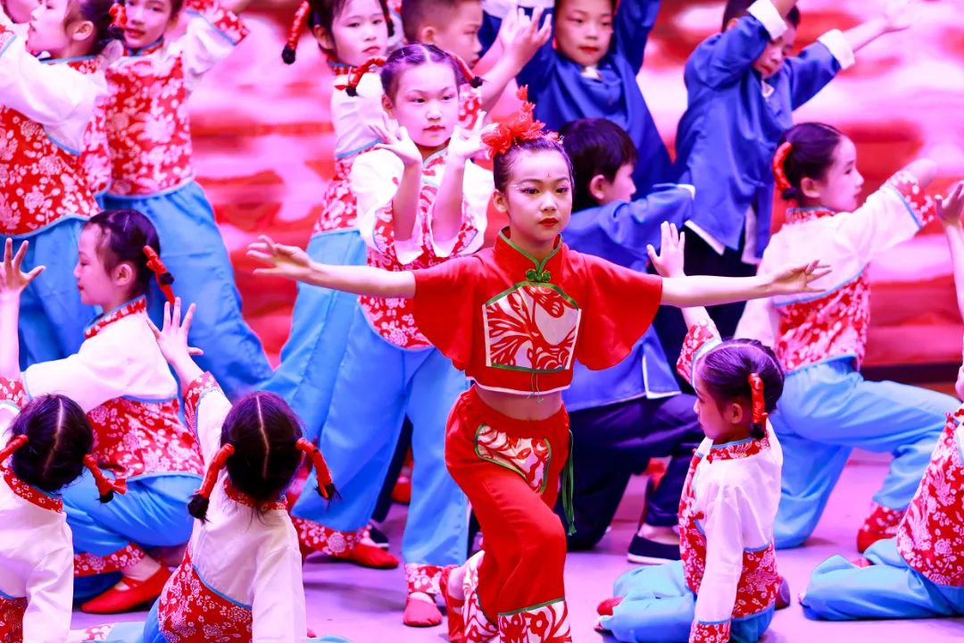 华阳实验小学举行“童星耀五月·艺术绽花开”群舞比赛（续）