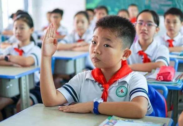 学生期末成绩公布,清一色都是优秀,后面的数据却暴露了真实排名