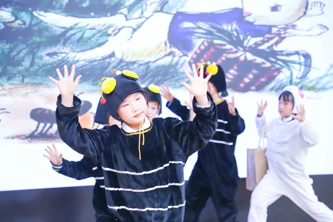 花田花绽，阅读悦心｜双流区黄甲小学举行读书节之阅读表演赛