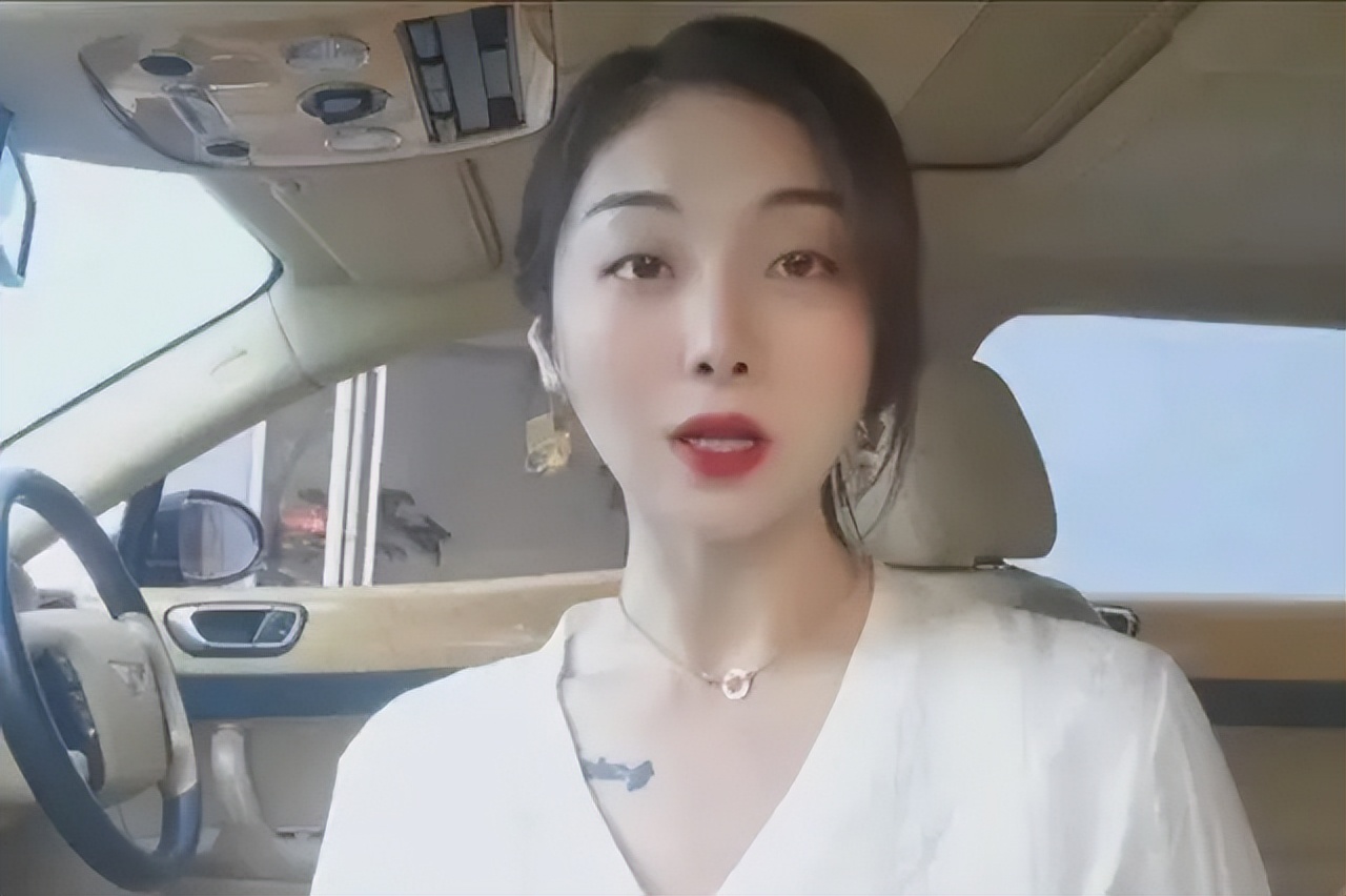 山东女孩李雪珂，24岁年入千万，29岁未婚生仨混血儿：一切靠自己