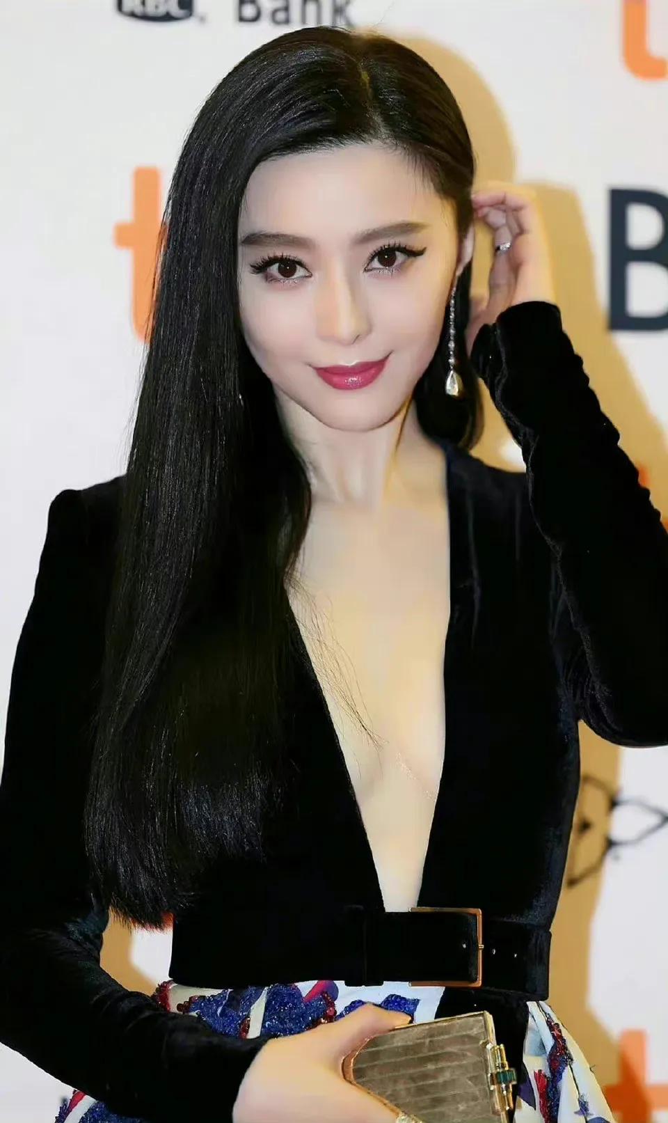 明星为何频繁偷税但不用坐牢？好奇他们的财务人员现在怎么样