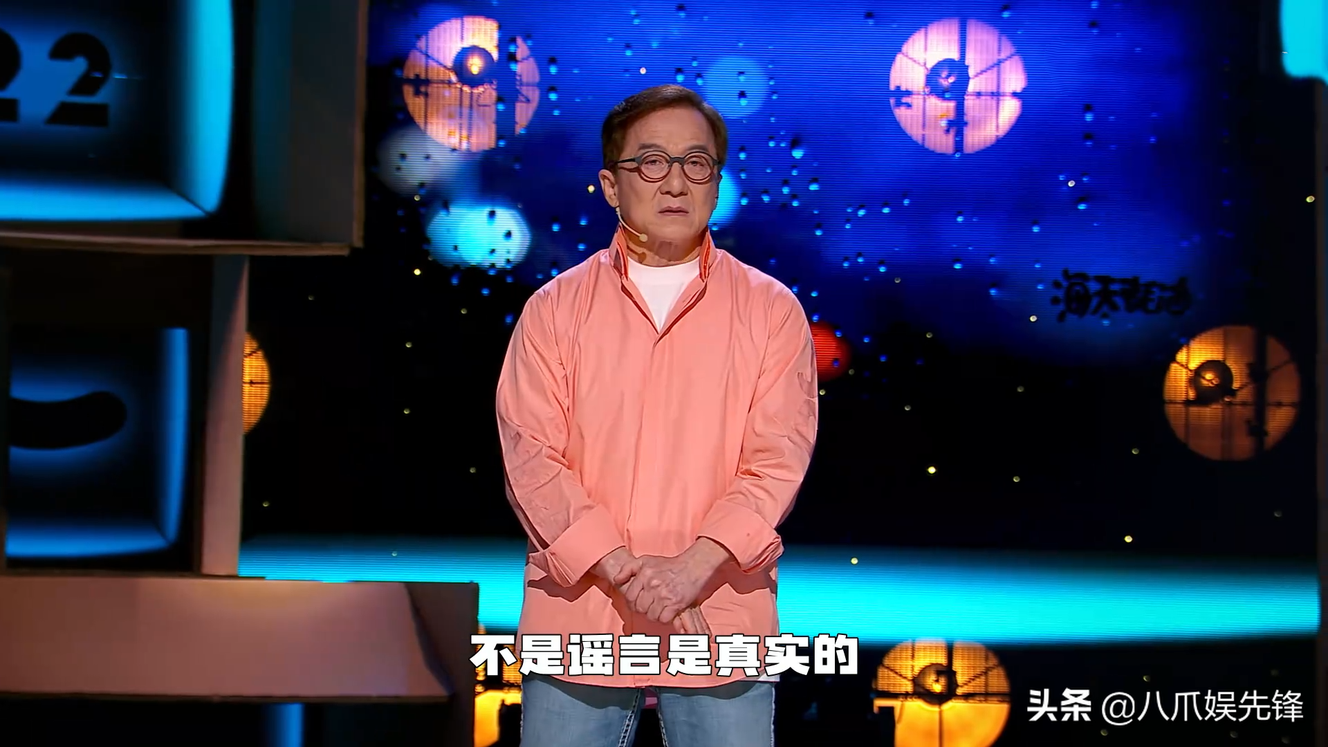 成龙登《脱口秀专场》，全程脱稿差距明显，对比提词器令李诞汗颜