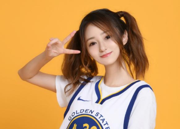 nba哪些球星是库里球迷(库里最美女球迷，身高1米77，五次登上维密大秀)