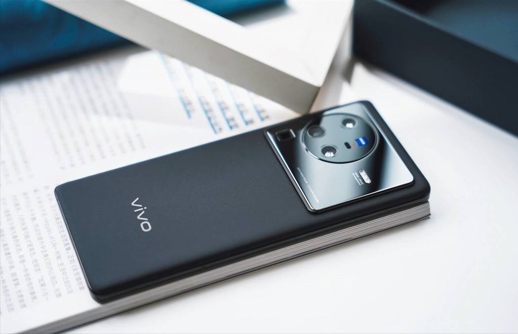 买手机别小气，2022年最值得购买的3款手机，用个五年没问题