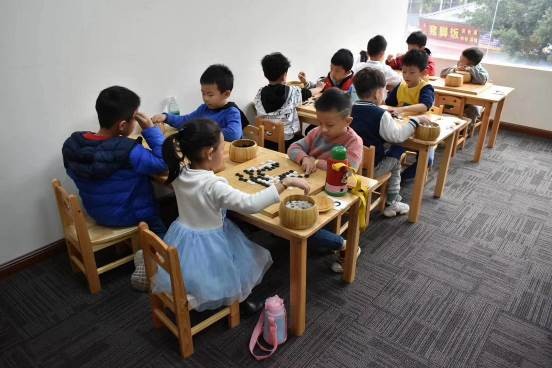 走进慧下棋儿童围棋培训机构广州龙洞店
