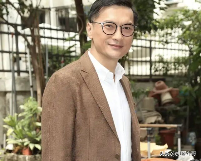 知名港星定居内地，购买90平方米屋，为让自闭症儿子好好生活