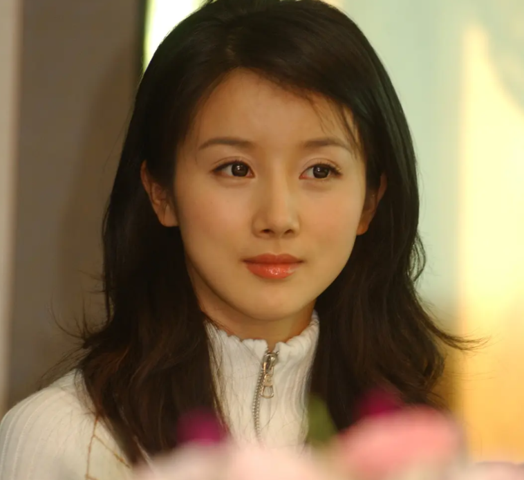 颜值忽高忽低、脸部时好时坏，这些灵动的女明星，都被医美坑惨了