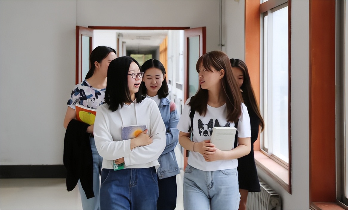 大学生校外租房成趋势，网友吐槽娇生惯养，实际是“破财免灾”