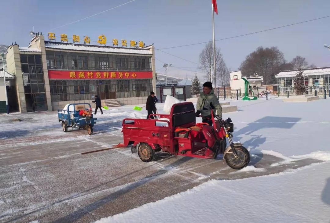 “浴雪”奋战！临潭县组织干部群众清扫降雪