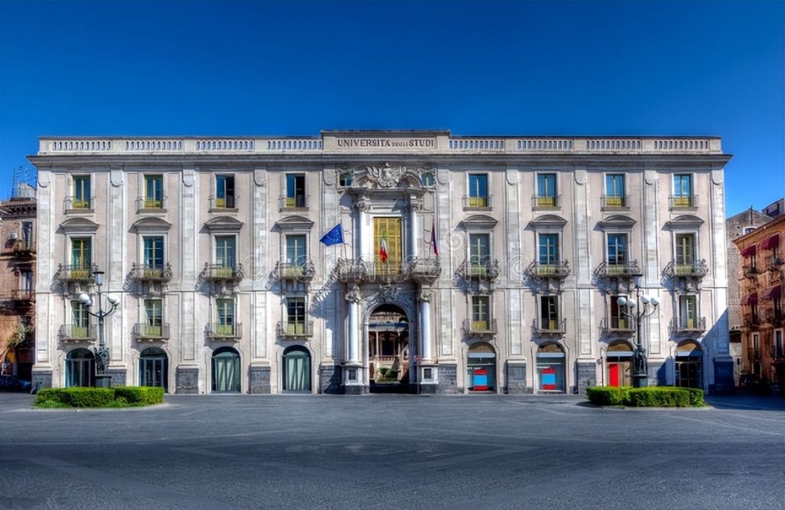 6个国家的大学食堂盘点，美国热量高，韩国小菜多，再看看中国的