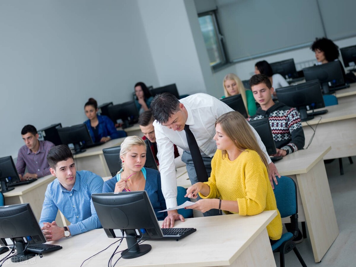 整体分析语篇连贯性的基本策略——以江苏省牛津高中英语教材为例