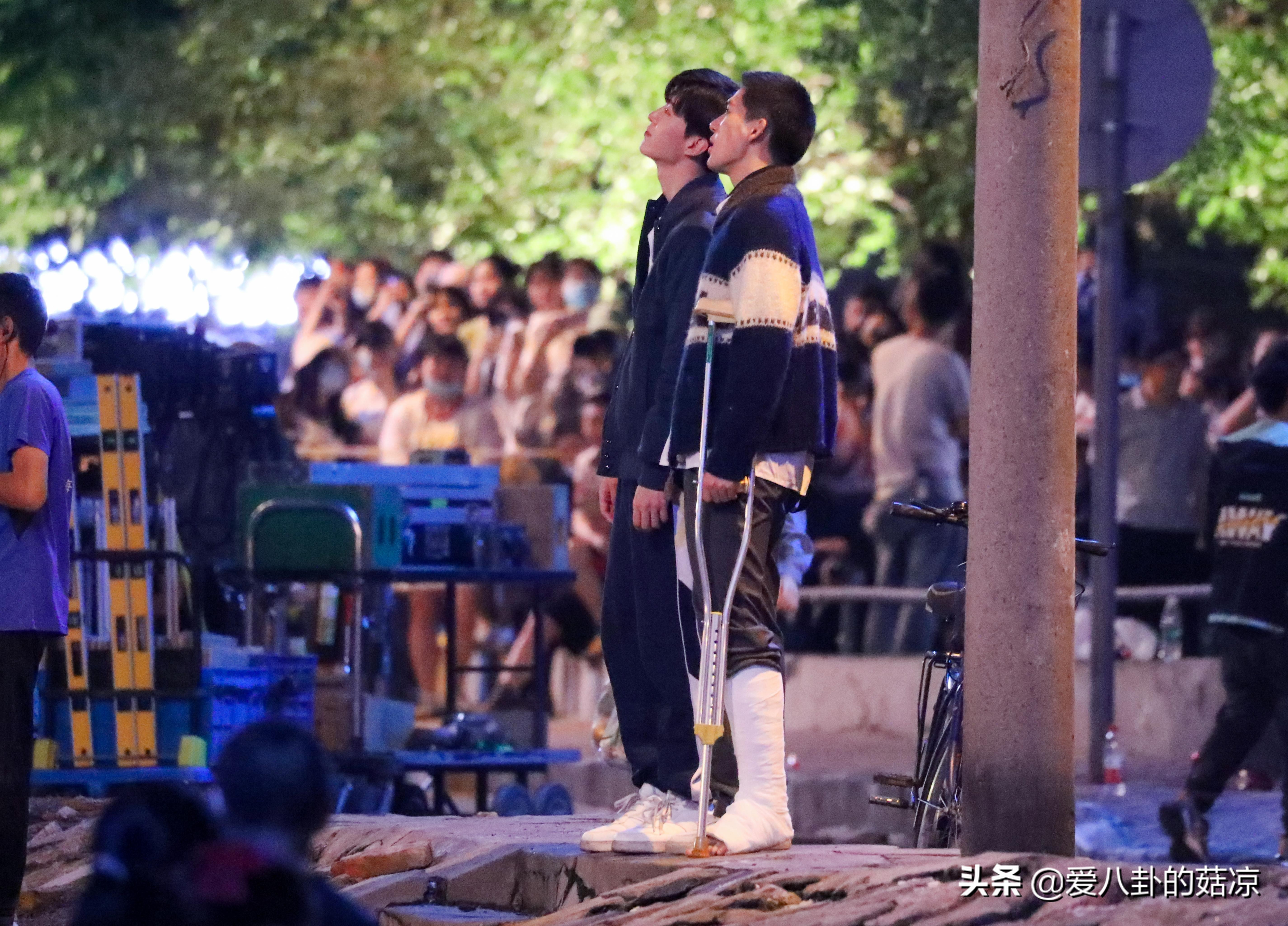 范丞丞、王安宇新剧《左肩有你》将至，剧照满分，开启熬夜模式