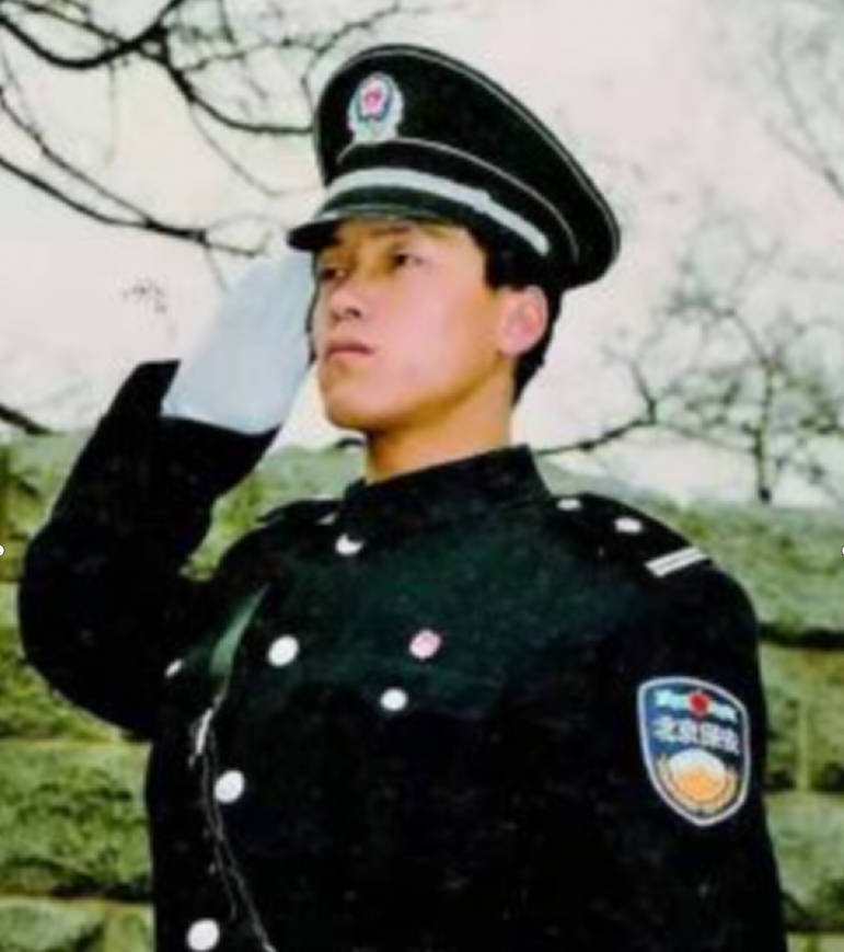张俊成：北大保安自考第一人，从保安到校长，他已育人无数