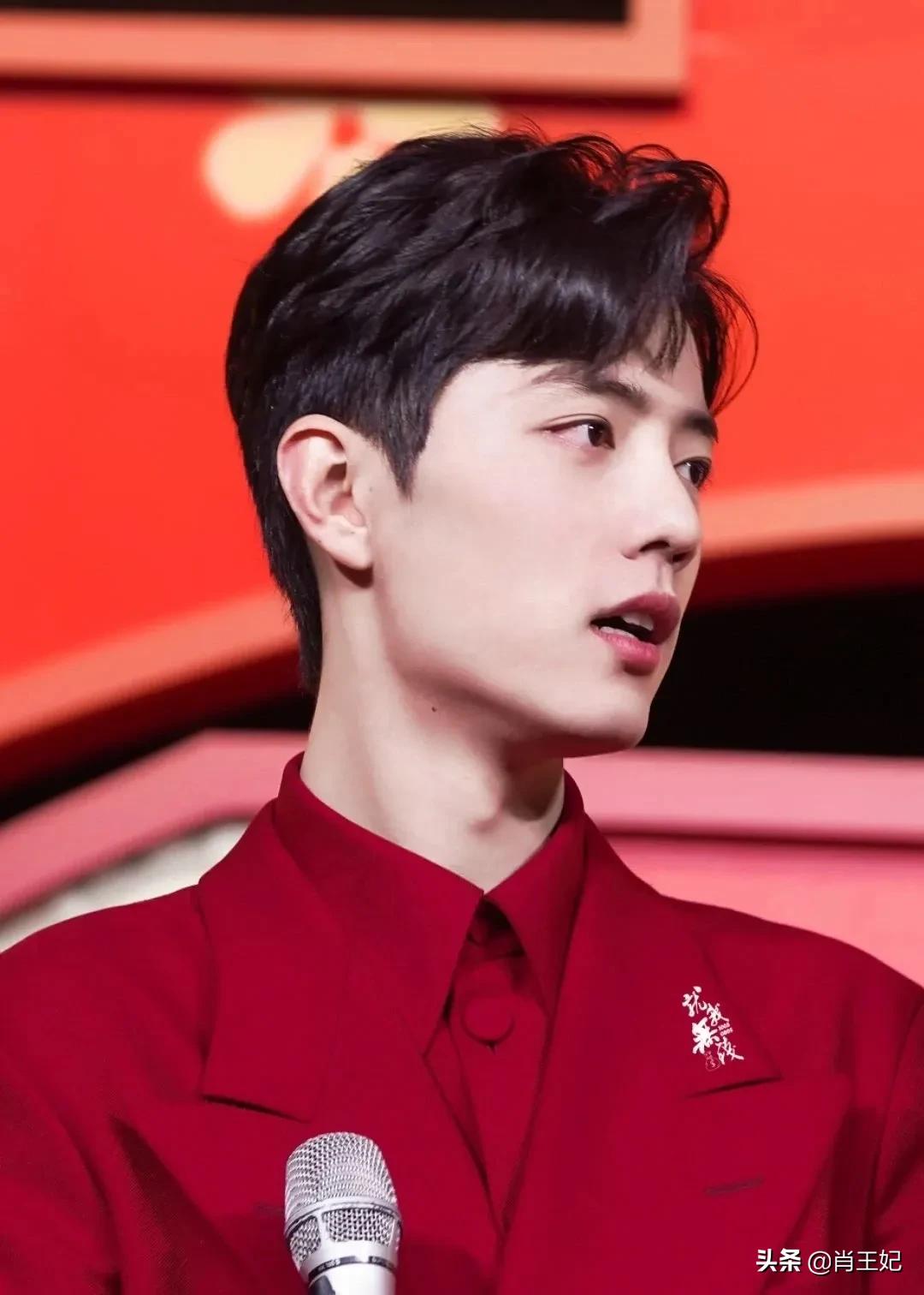 桃桃的一组生图,肖战的眼睛真好看,灵气逼人鲜花与少年绝配