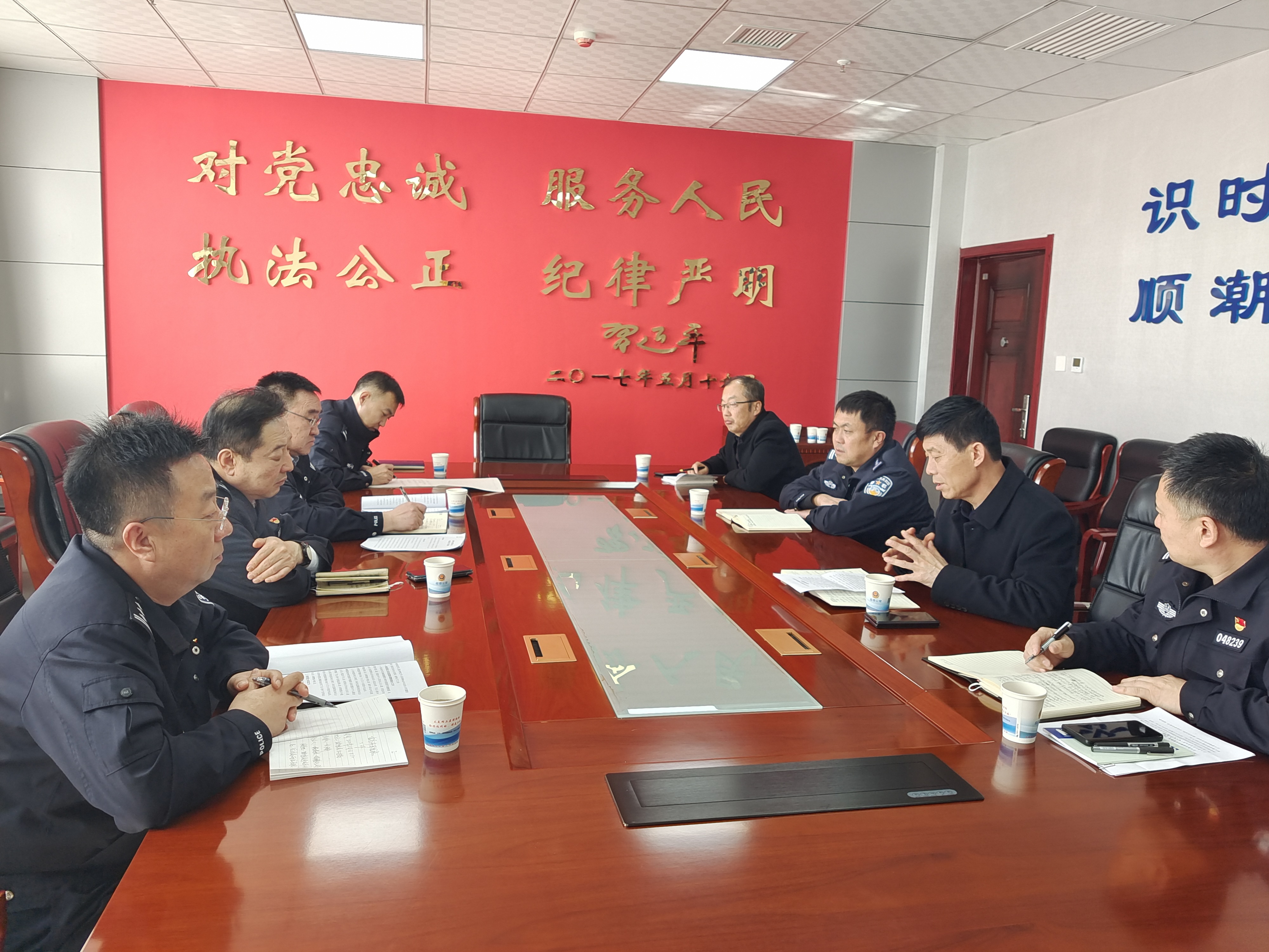 榆林市局党委委员杨利军一行来绥德县公安局督导推进全国“两会”安保维稳工作