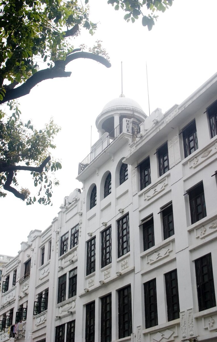 这座粤里粤气的广西小城，说粤语、吃粤菜、听粤剧，一身广东味道