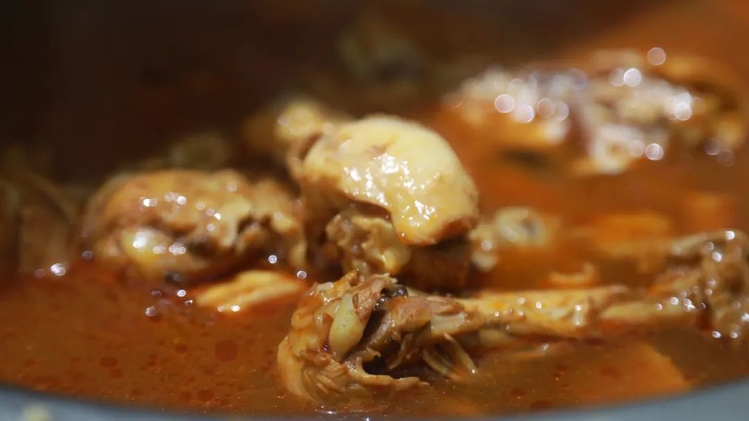 鹏飞职工食堂推出“三元五元”自助餐