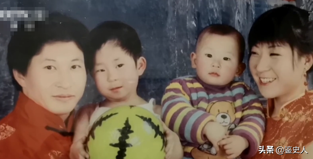 2岁儿子被拐失踪10年，父亲直播寻子，没想到孩子就在附近