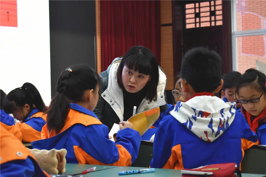 双流区实验小学外国语学校：名师引领促发展 课堂变革进行时