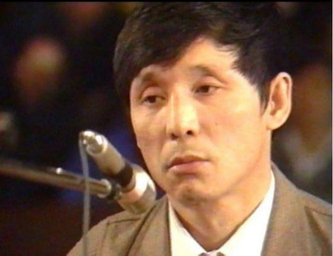 黑社会乔四("黑龙江黑帮教父"乔四:狠起来自断手指,被捕后妄想拿钱换