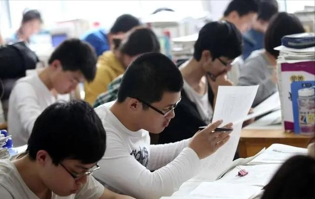 高三学生，期末考试成绩413分，今年有望考上大学吗？