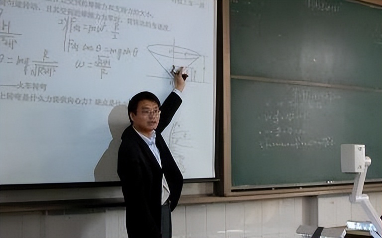 公务员工资有“新调整”，年终奖或将下降，老师会受影响吗？